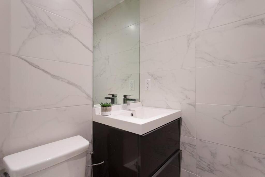 Wonderful Studio In Little Italy With Full Bath By Den Stays مونتريال المظهر الخارجي الصورة