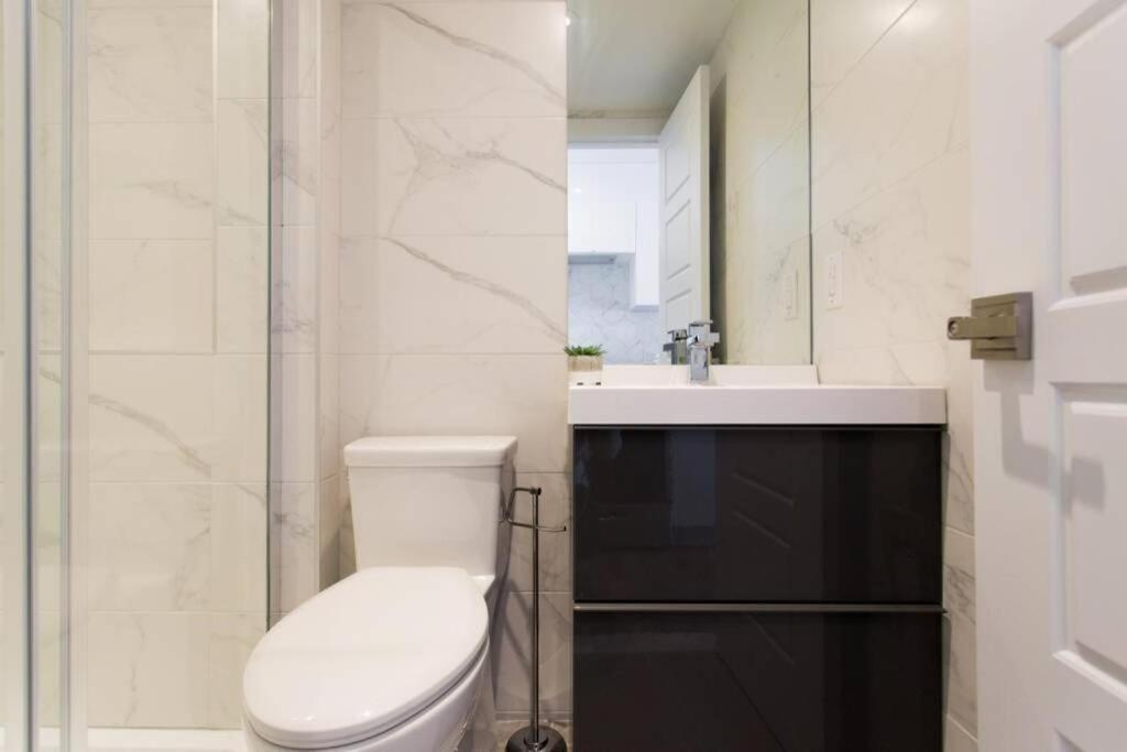 Wonderful Studio In Little Italy With Full Bath By Den Stays مونتريال المظهر الخارجي الصورة