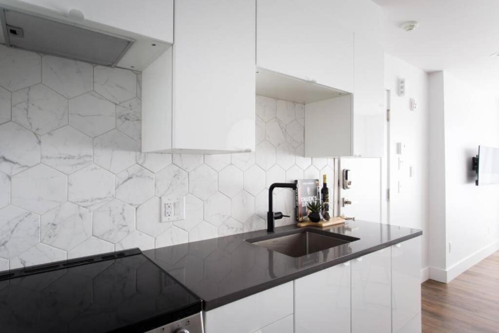 Wonderful Studio In Little Italy With Full Bath By Den Stays مونتريال المظهر الخارجي الصورة
